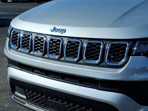 Used 2024 Jeep Compass Latitude image 33