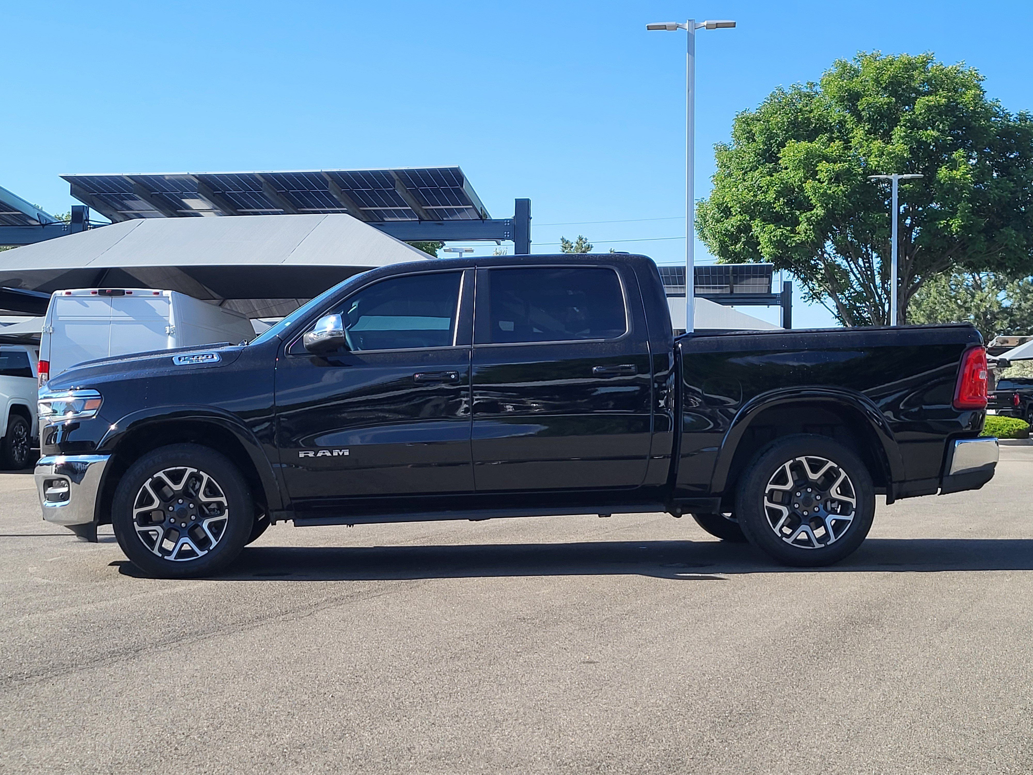 Used 2025 RAM 1500 Laramie AWD/4WD image 4