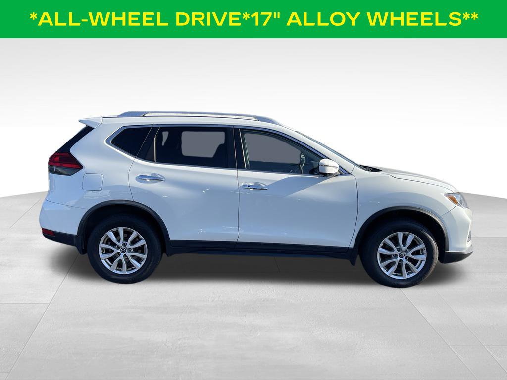 Used 2017 Nissan Rogue SV w/ SV Premium Package AWD/4WD image 2