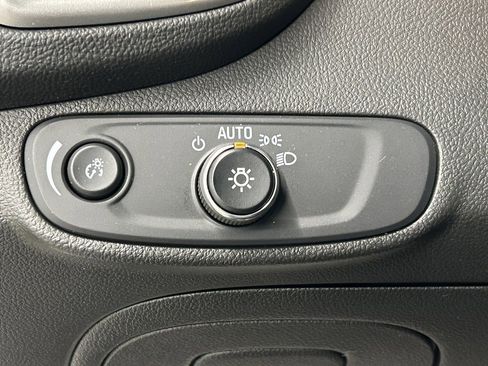 Used 2019 Chevrolet Trax LT w/ LT Convenience Package image 21