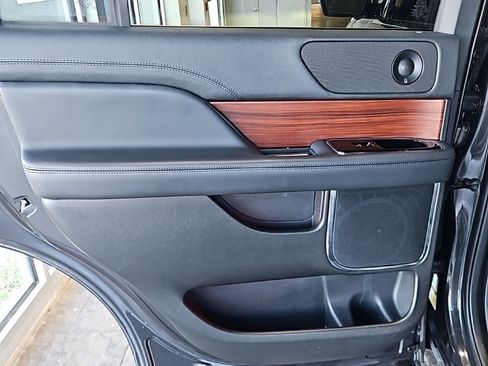Used 2023 Lincoln Navigator Reserve image 23