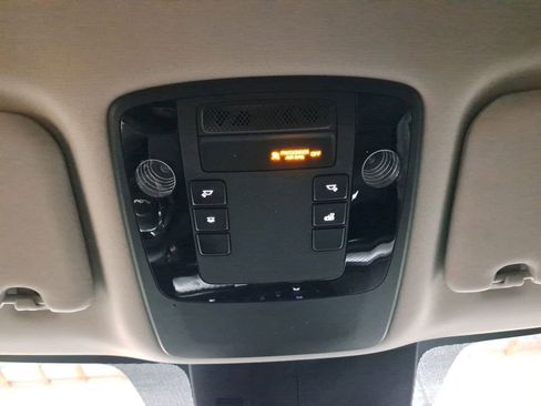 Used 2024 Kia Carnival LX image 33