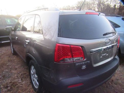 Used 2013 Kia Sorento LX image 4