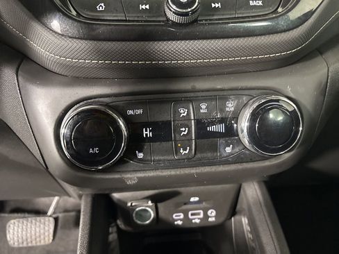 Used 2021 Chevrolet TrailBlazer ACTIV w/ Technology Package image 16