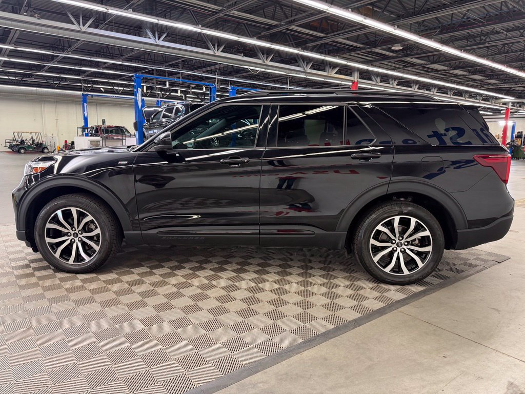 Used 2024 Ford Explorer ST-Line w/ Class IV Trailer Tow Package AWD/4WD image 4