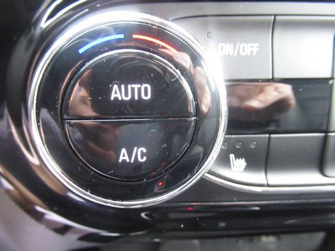 Used 2024 Chevrolet Trax RS FWD image 26