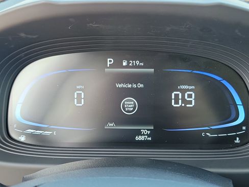 Certified 2025 Hyundai Venue Limited FWD image 11