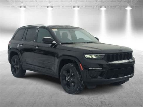 New 2025 Jeep Grand Cherokee Limited image 2