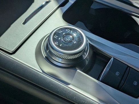 Used 2021 Ford Explorer XLT image 11