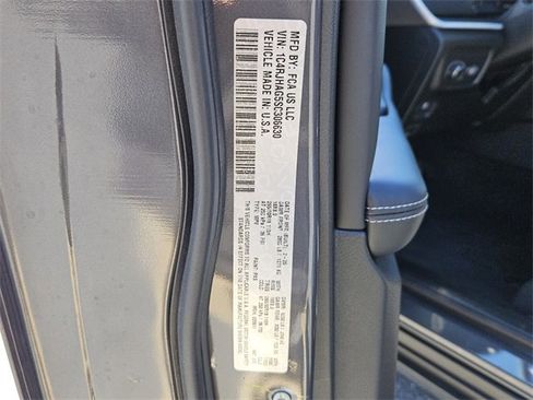 Used 2025 Jeep Grand Cherokee Laredo X image 16