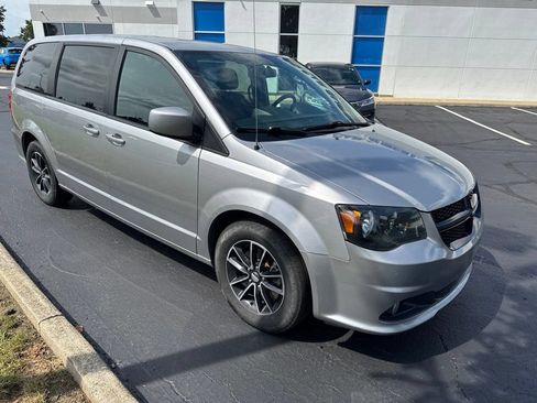 Used 2018 Dodge Grand Caravan SE FWD image 4