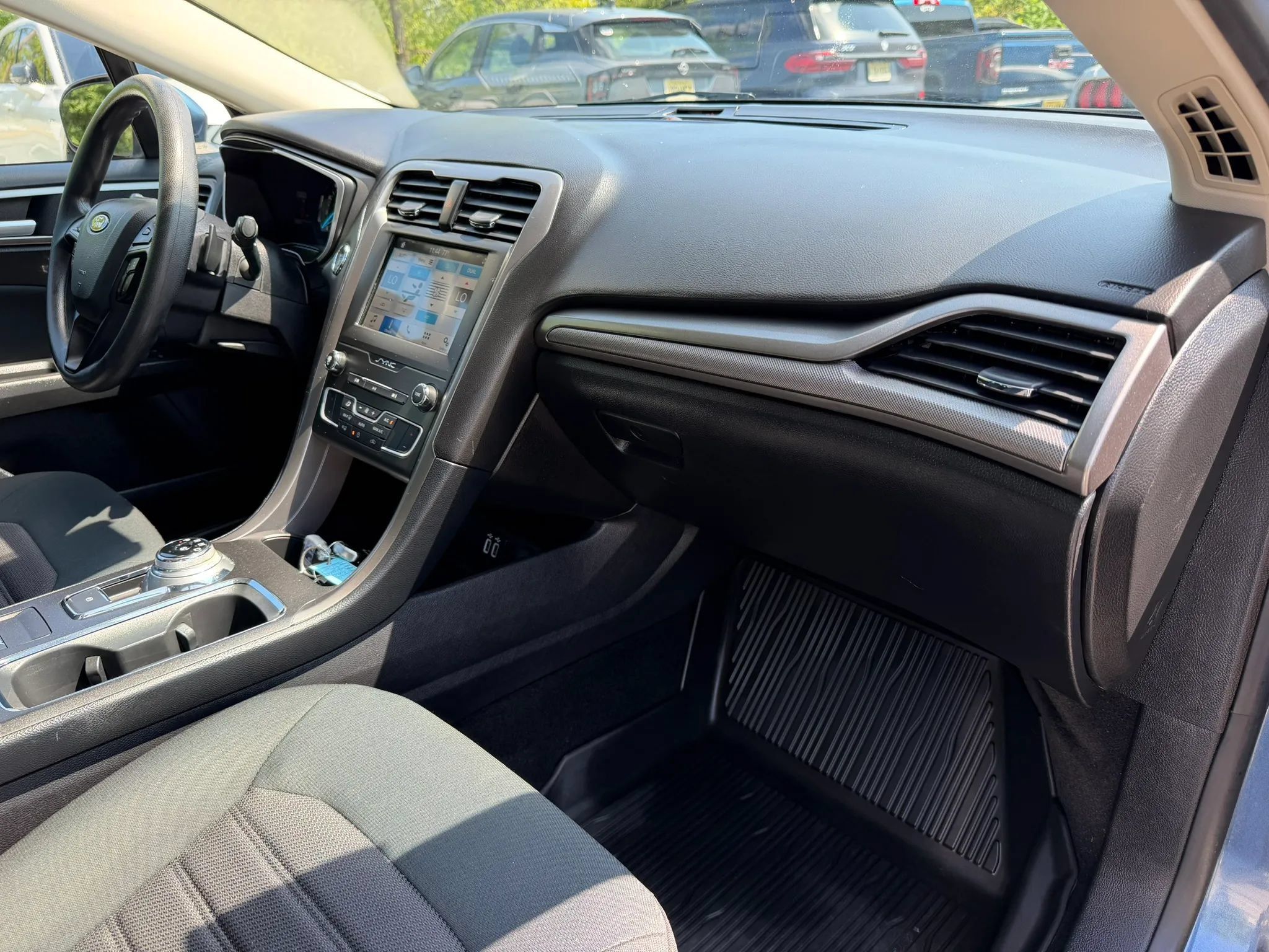 Used 2019 Ford Fusion SE FWD image 12