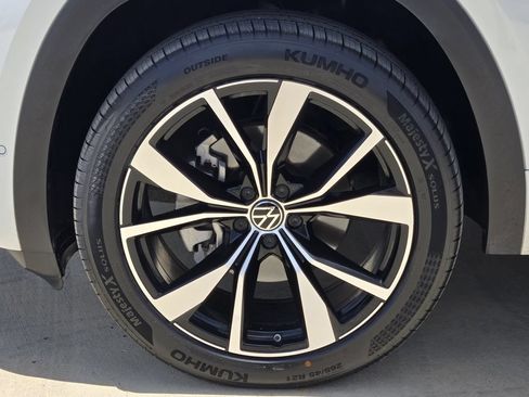 Used 2024 Volkswagen Atlas SEL Premium R-Line AWD/4WD image 11