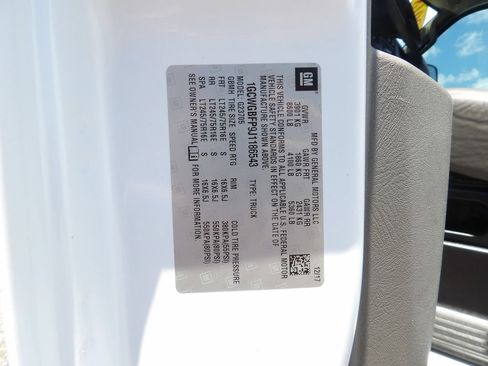 Used 2018 Chevrolet Express 2500 Extended RWD image 55