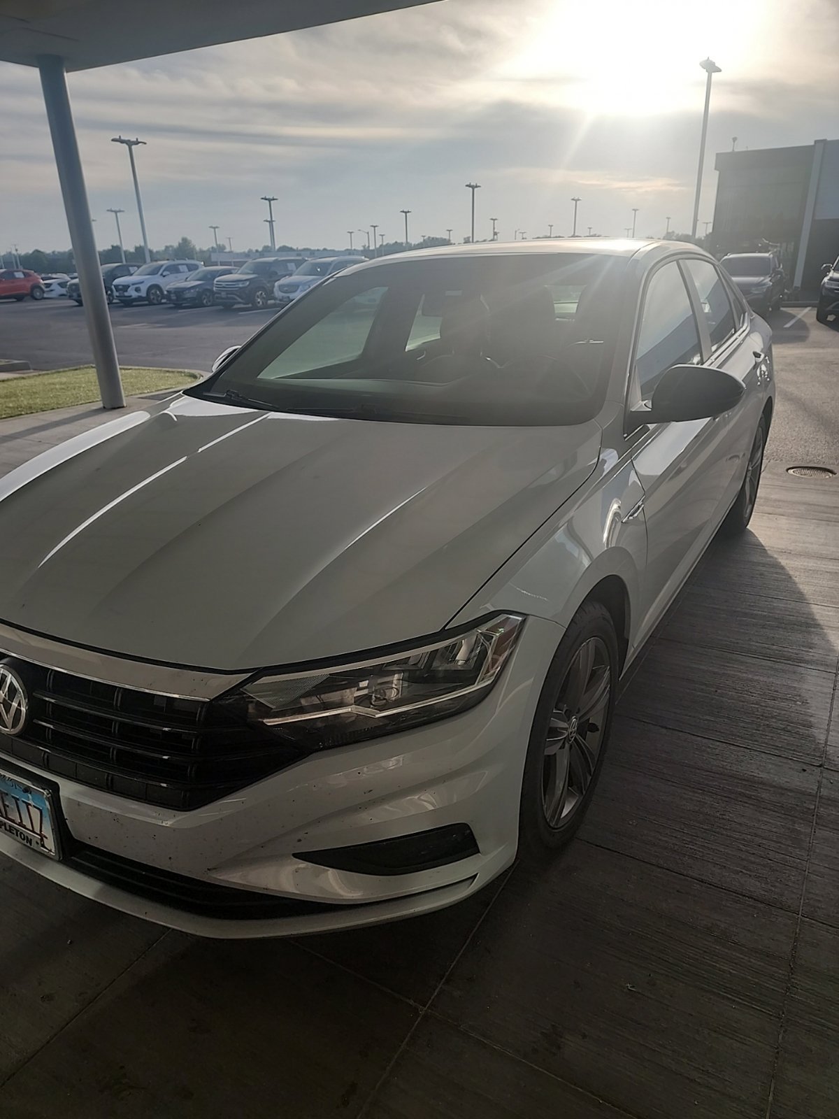 Used 2019 Volkswagen Jetta R-Line FWD image 1