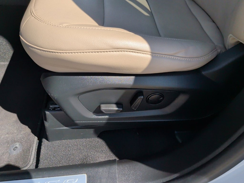 Used 2023 Ford Explorer Limited w/ Limited Technology Package RWD image 14