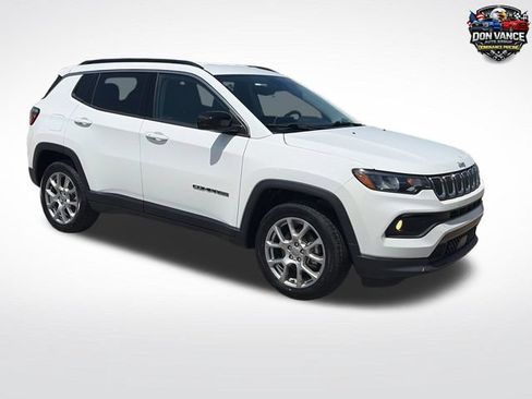 Used 2022 Jeep Compass Latitude AWD/4WD image 8