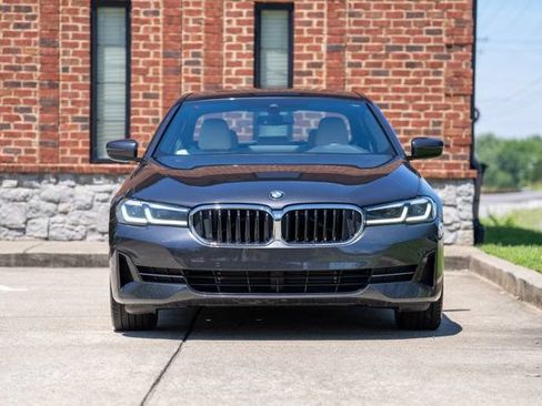 Used 2022 BMW 530i w/ Convenience Package RWD image 2