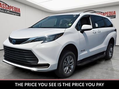 Used 2025 Toyota Sienna LE