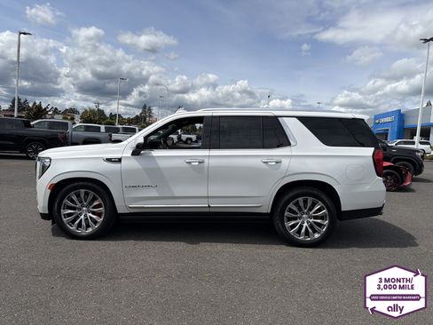 Used 2021 GMC Yukon Denali w/ Denali Ultimate Package AWD/4WD image 2