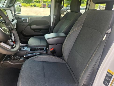 Used 2025 Jeep Wrangler Unlimited Sport AWD/4WD image 22