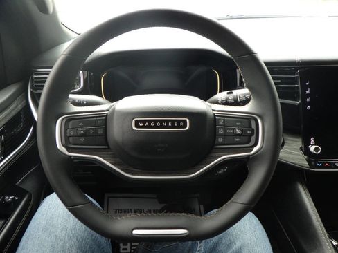 Used 2022 Jeep Wagoneer Series III w/ Premium Group I image 26