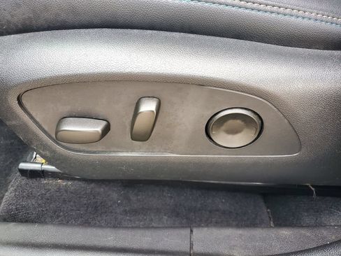 Used 2025 Chevrolet Equinox EV LT w/ Convenience Package II FWD image 19