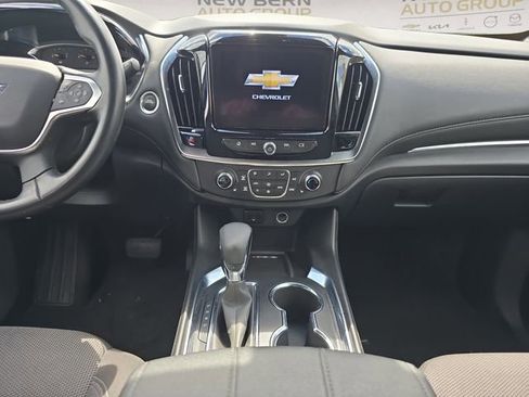 Used 2023 Chevrolet Traverse LT image 11