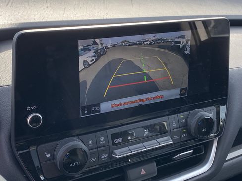 Used 2025 Toyota Grand Highlander AWD image 6