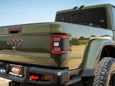 Used 2023 Jeep Gladiator Rubicon w/ LED Lighting Group AWD/4WD image 13
