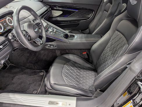 Used 2025 Aston Martin DB12 Coupe image 19