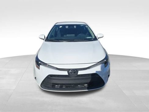 Used 2024 Toyota Corolla LE image 9