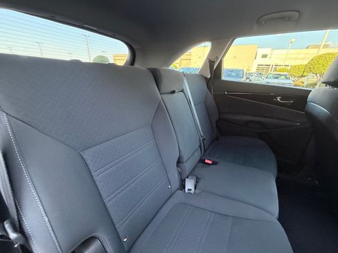 Used 2017 Kia Sorento L FWD image 18