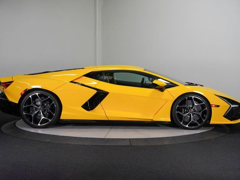 Used 2024 Lamborghini Revuelto AWD/4WD image 10