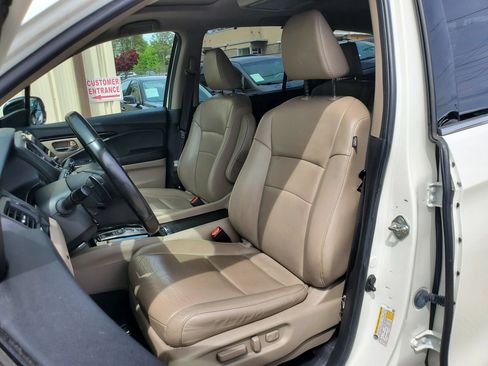 Used 2019 Honda Pilot Touring image 6