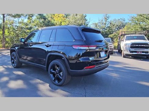 New 2025 Jeep Grand Cherokee Altitude RWD image 29