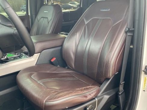 Used 2015 Ford F150 Platinum w/ Equipment Group 701A Luxury image 10