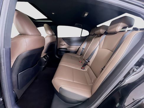 Used 2024 Lexus ES 300h w/ Premium Package image 25