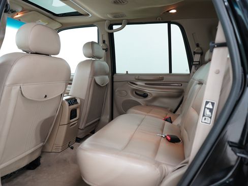 Used 2002 Lincoln Navigator 4WD image 19