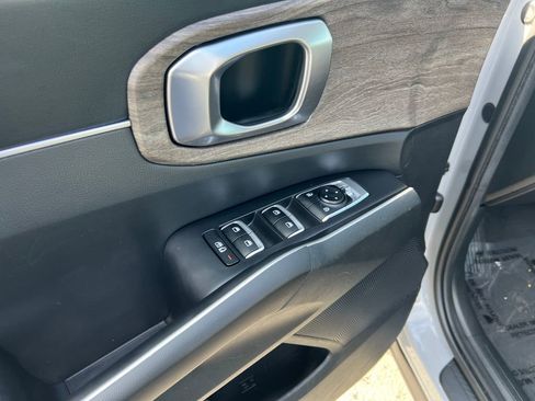 Used 2022 Kia Sorento EX w/ Panoramic Sunroof Package image 13