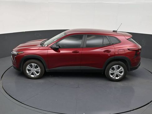 Used 2025 Chevrolet Trax LS FWD image 13