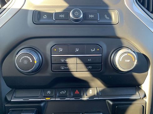 Used 2022 Chevrolet Silverado 1500 Custom image 16