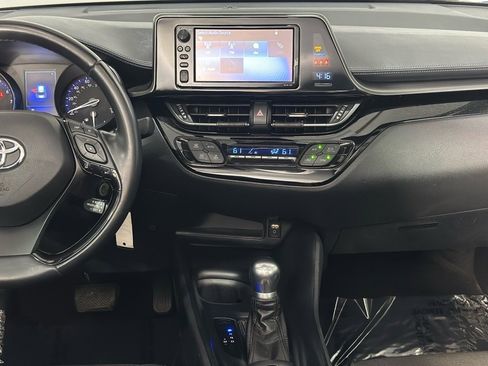 Used 2018 Toyota C-HR XLE image 16