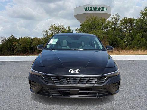 Used 2024 Hyundai Elantra Limited image 2