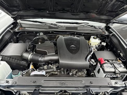 Used 2022 Toyota Tacoma TRD Off-Road w/ Technology Package image 29