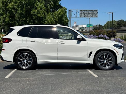 Used 2023 BMW X5 xDrive40i w/ M Sport Package AWD/4WD image 3