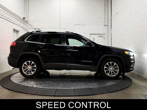 Used 2019 Jeep Cherokee Latitude Plus w/ Cold Weather Group image 9