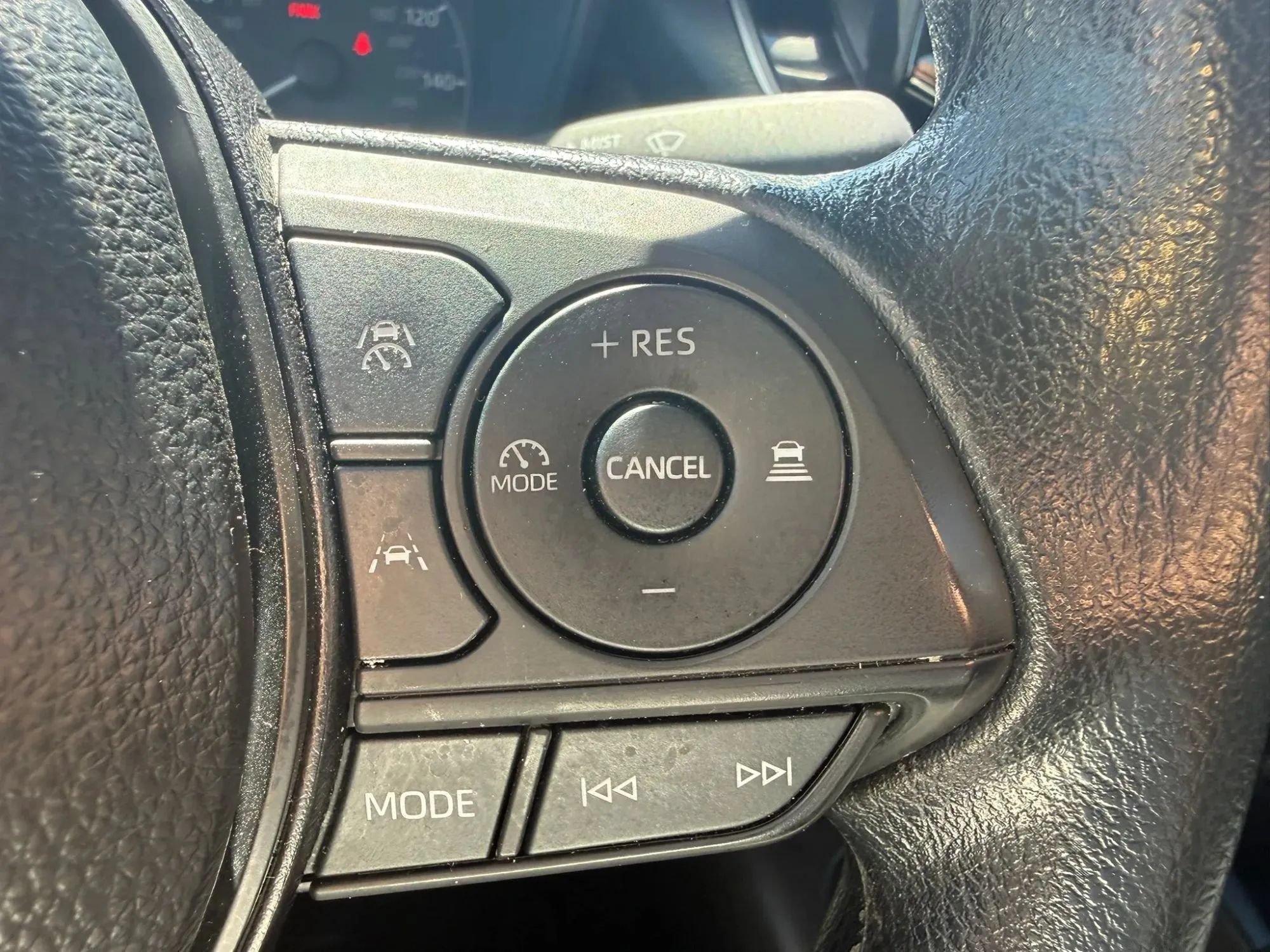 Used 2025 Toyota Corolla LE FWD image 12