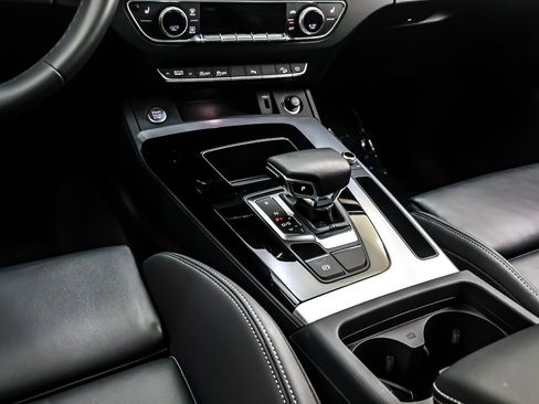 Used 2024 Audi Q5 2.0T Premium w/ Summer of Audi Package image 6