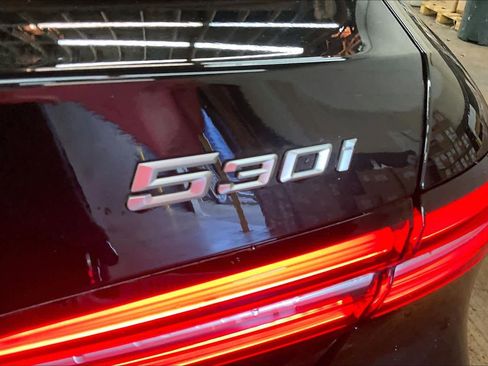 Used 2024 BMW 530i w/ Premium Package image 11